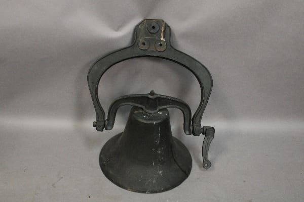 Vintage manual 15213 with a black handle and base on a gray background.