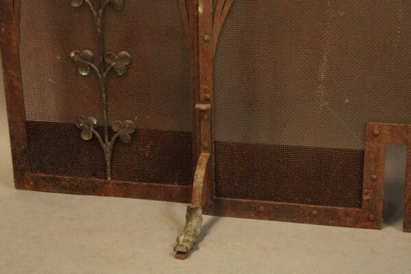 15334. Beautiful Large Scale Peaked Firescreen with two doors featuring mesh panels and decorative iron leaf motifs, with a single detached door lying in front.