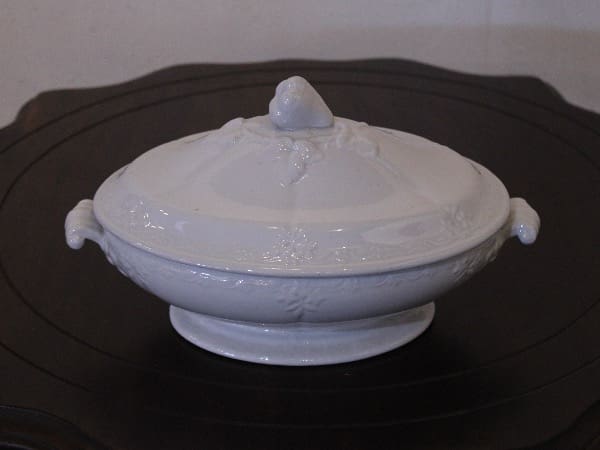 White ceramic tureen on dark table.
