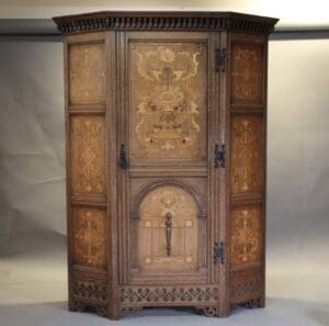 47167. Early 20th Century Arts & Crafts English Oak Hall Robe